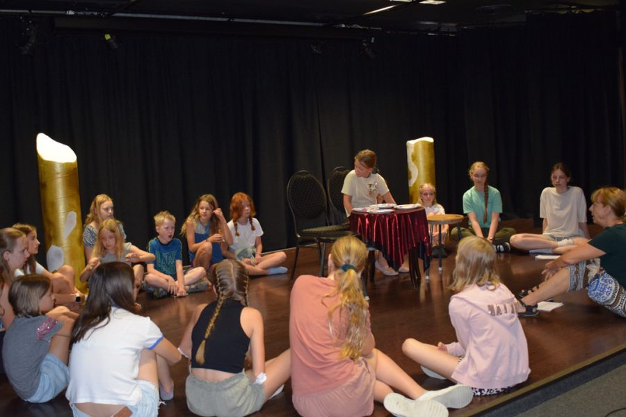 Gruppe der Kinder im Theater-Workshop