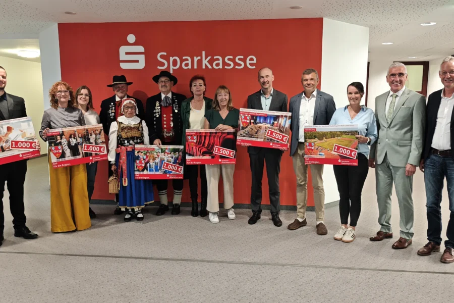 Stiftungsspenden an Straubinger Organisationen und Vereine übergeben