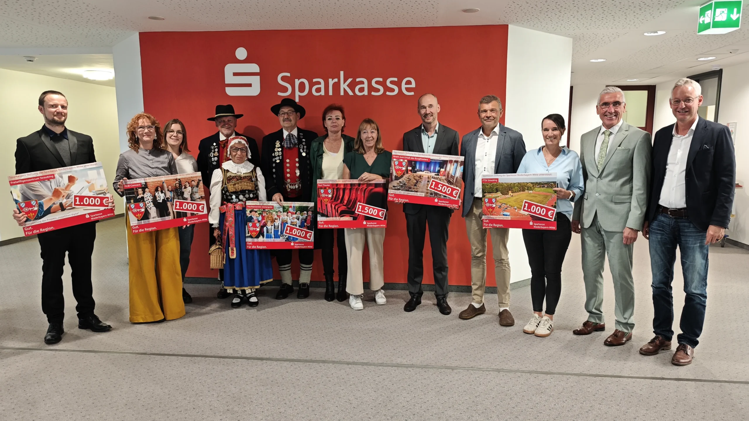 Stiftungsspenden an Straubinger Organisationen und Vereine übergeben